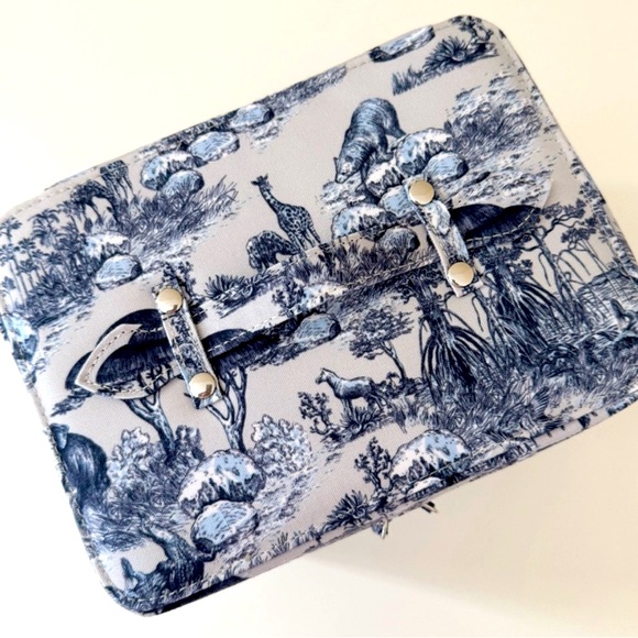 💙🤍 NEW Dior Beauty Limited Around the World Vanity - Picture 3 of 7